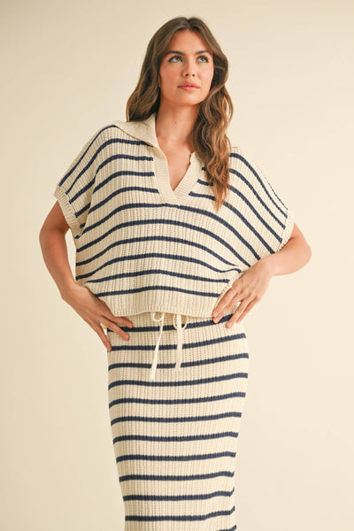 STRIPE PATTERN COLLARED SHORT SLEEVE TOP: NAVY STRIPE
