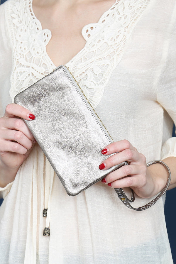 005 - Leather Wallet With Detachable Wristlet