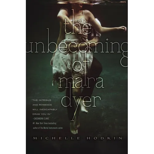 The Unbecoming of Mara Dyer - Paperback